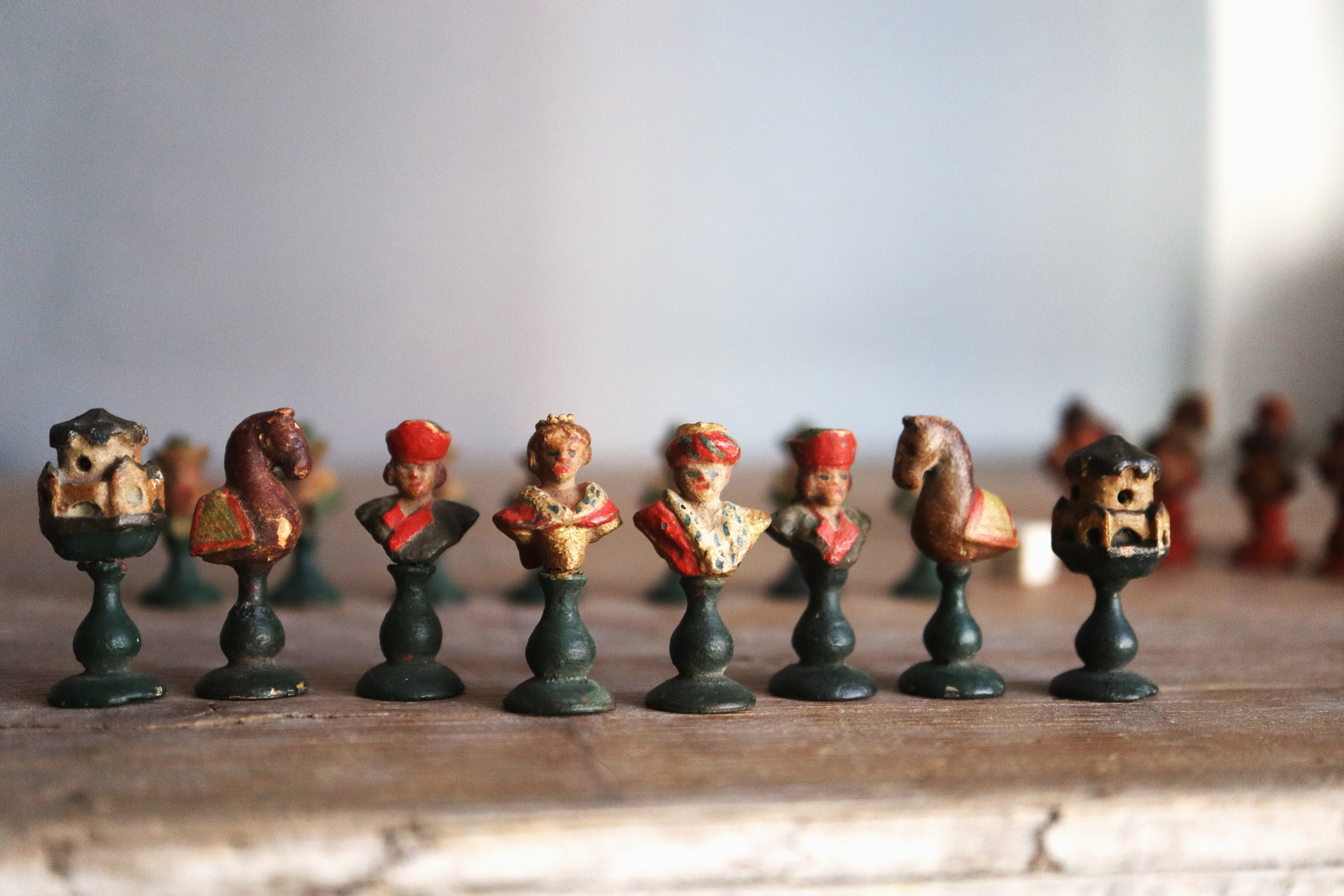 Combo of 1940s Art Deco Series Weighted Chess Pieces Sheesham and Boxwood  -3.8 King with Chess Board