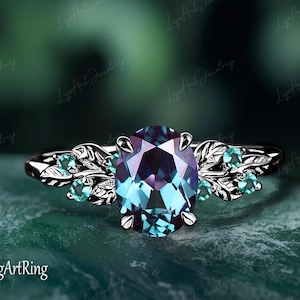 Anillo de compromiso de alejandrita de corte ovalado, anillo de promesa de oro negro, anillo de inspiración natural con hojas, anillo de piedras preciosas de color gótico modificado, regalos de aniversario