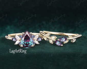 Unique Pear shaped Alexandrite Engagement Ring set 14K solid Gold Promise Ring Vintage Cluster Diamond/Moissanite Ring Anniversary Gifts