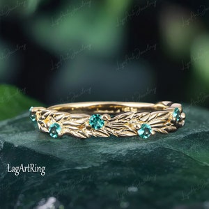 Emerald Wedding band,Solid 14K Yellow Gold Green Gmestone Wedding band,Leaf Design Promise ring,Art Deco ring,Anniversary wedding band Women