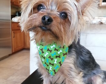 Pet Bandana - Green - Dog Bone - Adjustable Collar - Dog Bandana - Pet Neckwear - Dog Gift - Pet Gift - Cute Bandana - Bandana Dog