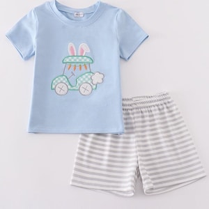Abby & Evie Boy's Boutique ブルー イースターバニー ゴルフカート アップリケ 2ピース アウトフィットセット お揃い 兄弟 サイズ 7