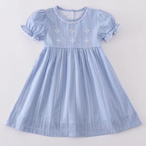 Abby & Evie Girl&#39;s Boutique Premium Blaues Osterkreuz-Mädchen besticktes Stickereikleid Passendes Geschwisterpaar