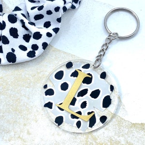 Personalised keyring keychain monogram letter, Dalmatian print on circular acrylic, wedding favour, initial gift, keychain, handmade, uk