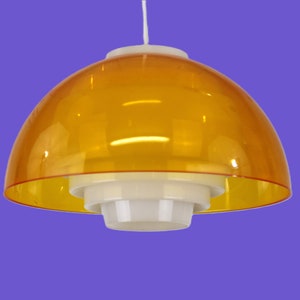Lámpara de diseño ovni muy rara en plástico acrílico amarillo con interior blanco - 1970 - era espacial