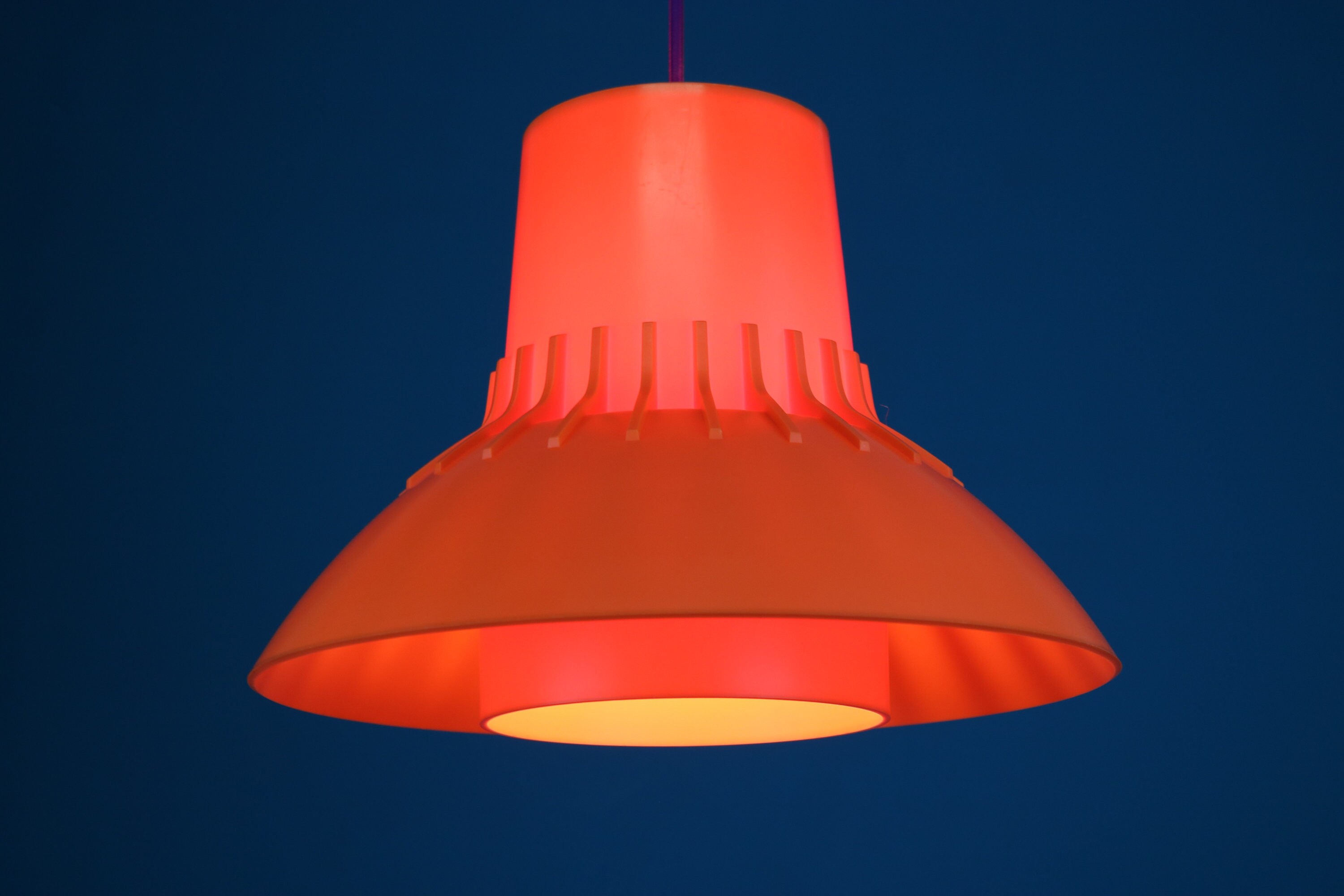 オレンジ色の宇宙時代シーリング ランプ、Sven Middelboe による