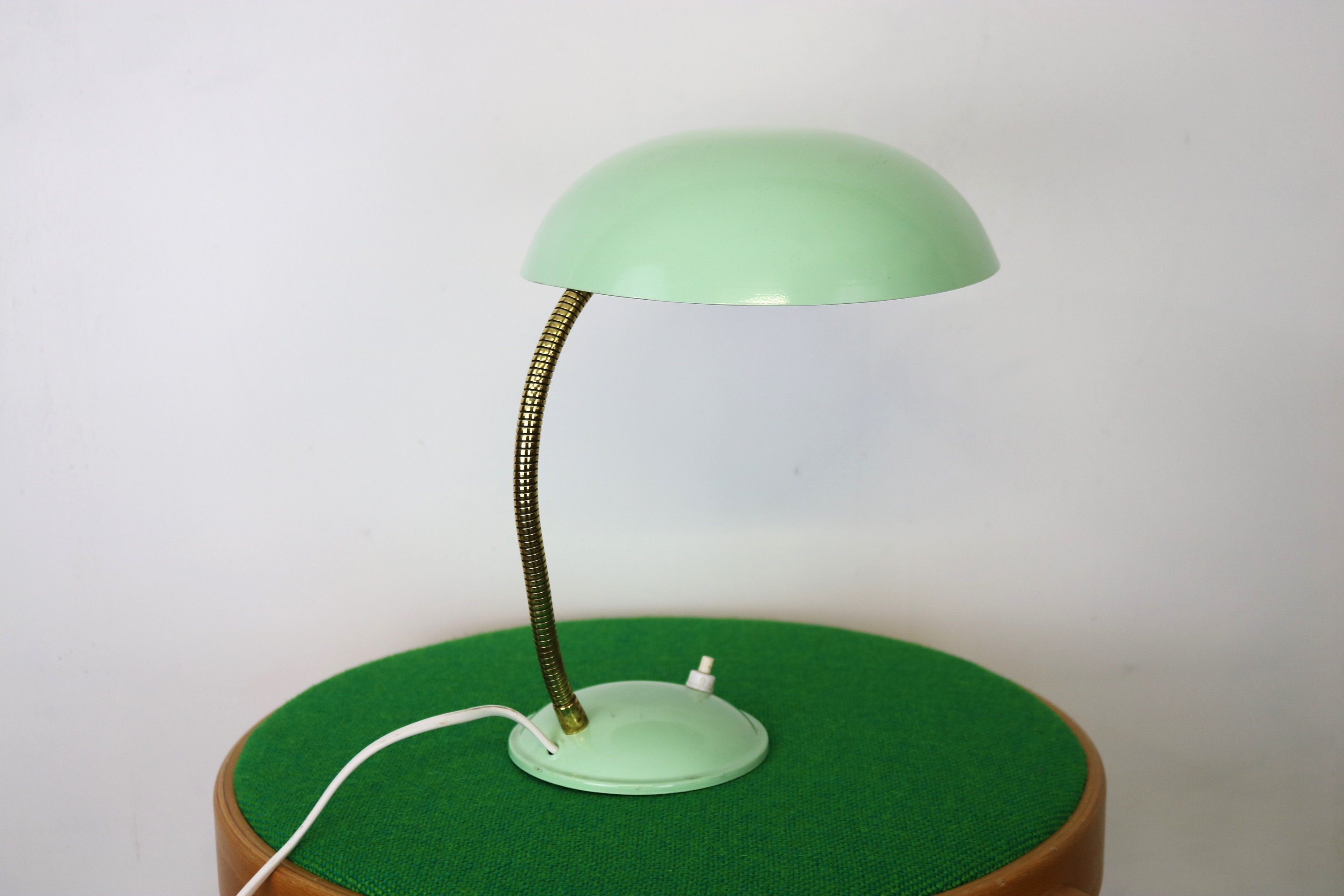 magnifique lampe de table vintage vert pastel et effet décoiffé - belgique des années 60 massive