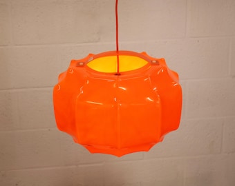 Lámpara colgante tipo capullo de la era espacial*** Ilka Plast Waldrode *** Diseño alemán *** Década de 1970 *** Artículo de coleccionista
