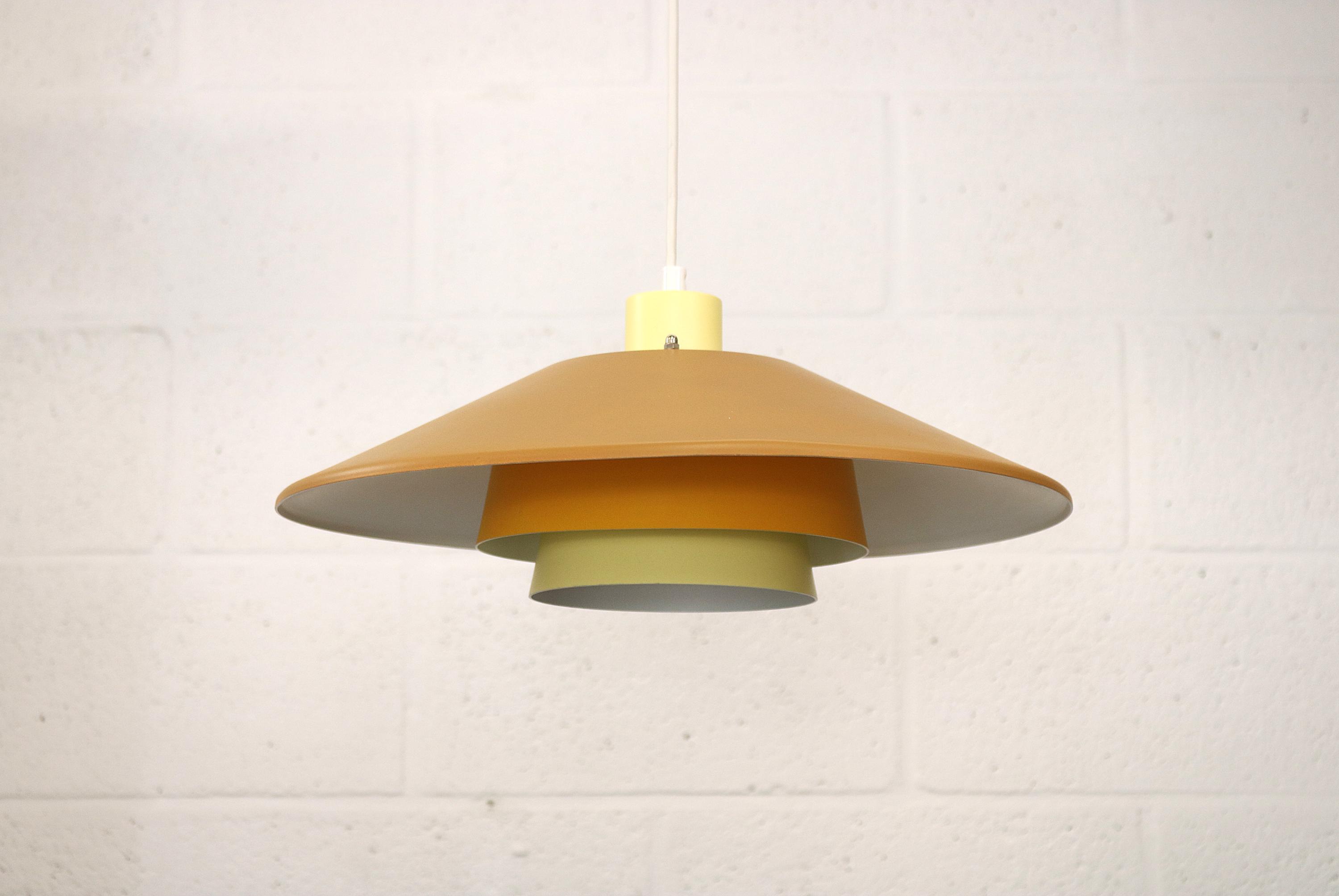 ダナライトによるデンマークカラーデザインランプ、モダンな色彩