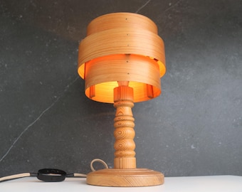Iconische tafellamp in Hans Agne Jakobsson-stijl in grenenfineer - midcentury verlichting - 1960 - Zweden