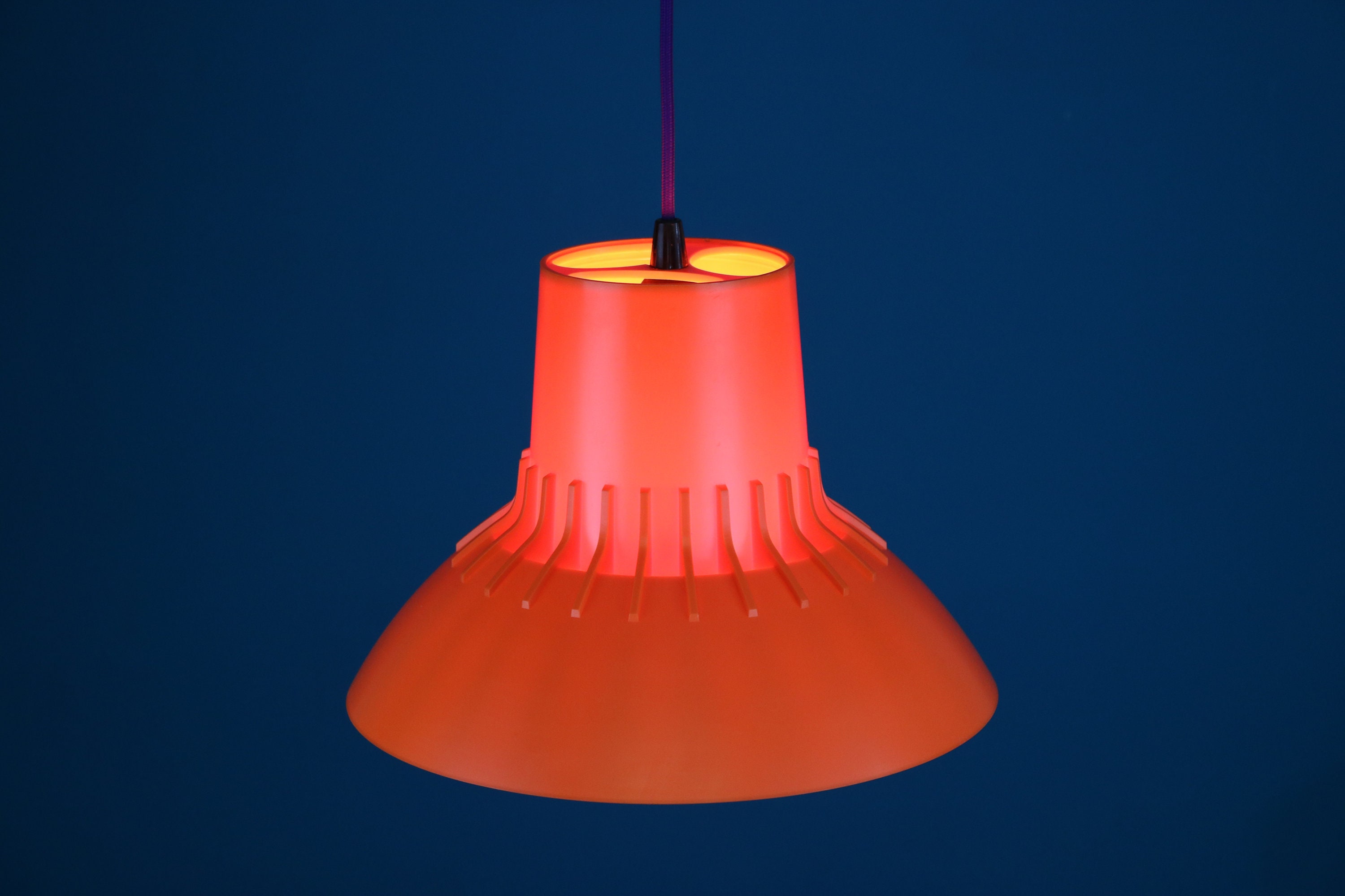 オレンジ色の宇宙時代シーリング ランプ、Sven Middelboe による