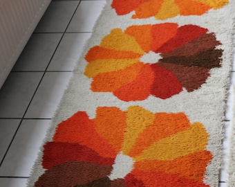 Vintage DESSO Shag Rug: Mid-Century Solar Bloom, Netherlands