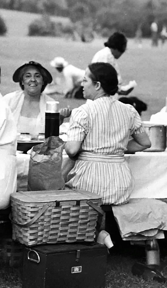 Church Picnic Photo Print Black Americana Eating & Drinking 1940s Clergy -  Etsy