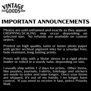Może przedstawiać: Czarno-biała grafika z tekstem "VINTAGE GOODS 2020" na g&oacute;rze. Poniżej wyświetlany jest tekst "IMPORTANT ANNOUNCEMENTS". Obraz zawiera szczeg&oacute;ły dotyczące wydruk&oacute;w fotograficznych, w tym rodzaju papieru, wysyłki i zwrot&oacute;w.