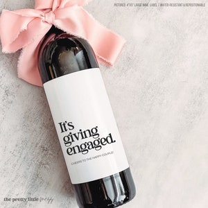Étiquette de vin de fiançailles, cadeau de fiançailles moderne, Se marie bien avec des fiançailles, cadeau pour les couples, cadeau pour elle, carte de fiançailles, cadeau de mariée