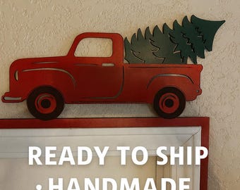 Rustic Red Christmas Truck Door Corner Decoration – Hand-Painted Wooden Holiday Accent with Evergreen Trees