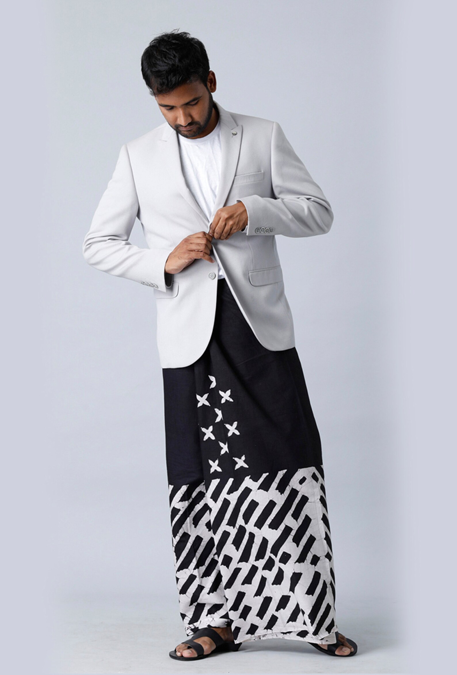 Batik Sarong Longyi Malong Unisex One Size Handmade Black & White ...