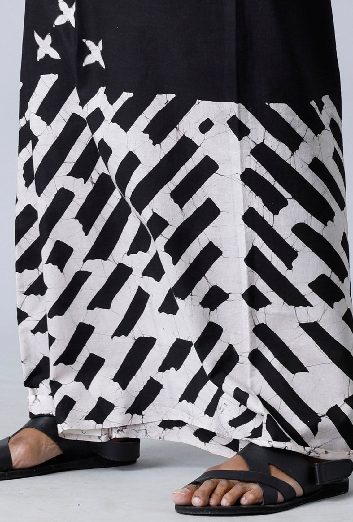 Batik Sarong Longyi Malong Unisex One Size Handmade Black & White ...