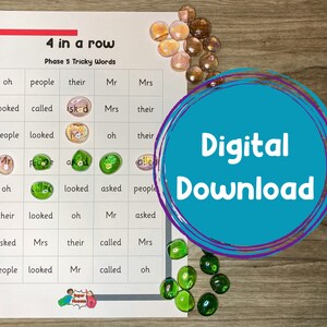 以下が含まれることがあります： 「4 in a row」の印刷可能なゲームボード。単語は「oh」、「people」、「their」、「Mr」、「Mrs」、「looked」、「called」、「asked」など。ゲームボードは木製の表面に置かれ、緑と茶色のガラスの宝石が置かれている。