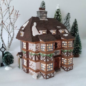 Sir John Falstaff Inn Dickens&#39; Village, Department 56 57533