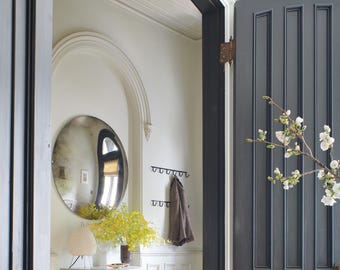 Ferrara Antiqued Convex Wall Mirror: Hand-Silvered Glass (31.5"/80cm)