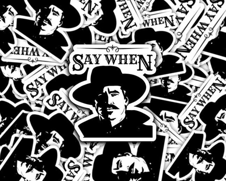 Pode incluir: Adesivo preto e branco com um cowboy com bigode e o texto "SAY WHEN".