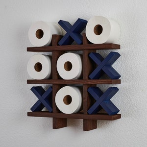 Portarrollos de baño de castaño / Tic Tac Toe / Pino azul / Exhibición de papel higiénico / Decoración de la sala de baño / Organización de la sala de baño / imagen 1