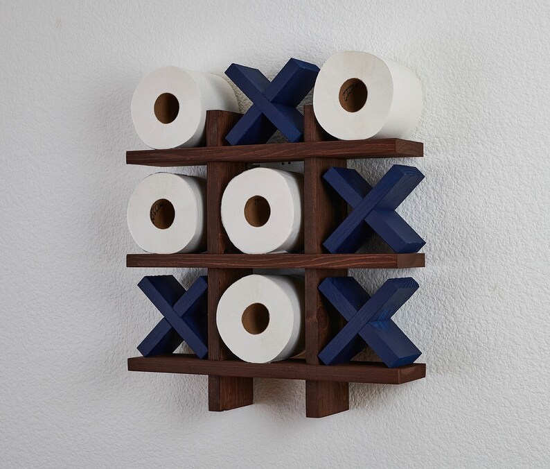 Portarrollos de baño de castaño / Tic Tac Toe / Pino azul / Exhibición de papel higiénico / Decoración de la sala de baño / Organización de la sala de baño / imagen 1