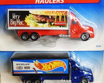 1996 Hot Wheel Haulers Duo: McDonald&#39;s &#39;Very Big Mac&#39; & Dunlop Team Racing - Mint on Card!