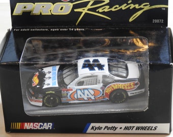Vintage 1997 Hot Wheels Pro Racing NASCAR Kyle Petty #44 - 