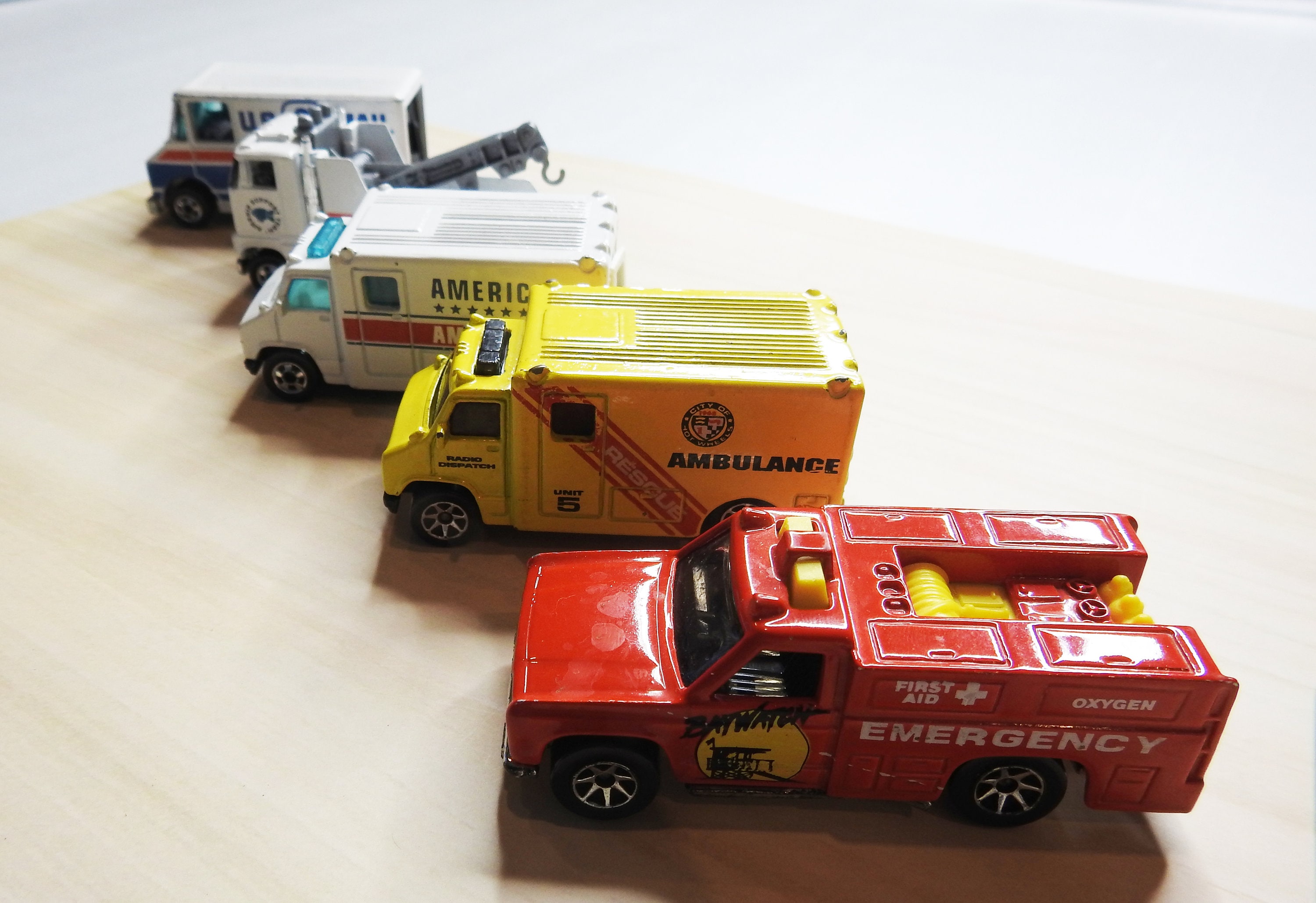Hot Wheels AMBULANCE LOT 4 American Ambulance Service BLUE
