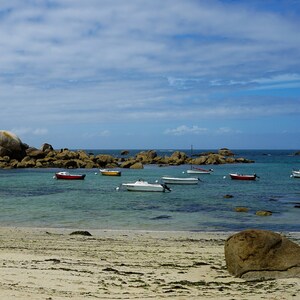 Foto Barcos atracados perto da praia de Kerlouan, Bretanha França Grande formato Decoração de casa