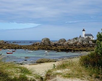 Foto Playa con faro cerca de Kerlouan, Bretaña Francia Gran formato Decoración del hogar