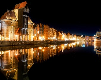 Photo de nuit de Gdansk, Pologne, paysage urbain au bord d'une rivière, impression sur papier premium