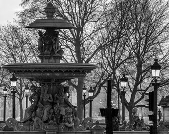 Impression photo Fontaine de Paris : Place de la Concorde, Collection Squares de Paris