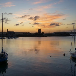 Fotografía Veleros en el puerto de Camaret-sur-mer antes del amanecer, Bretaña Francia Gran formato Decoración del hogar