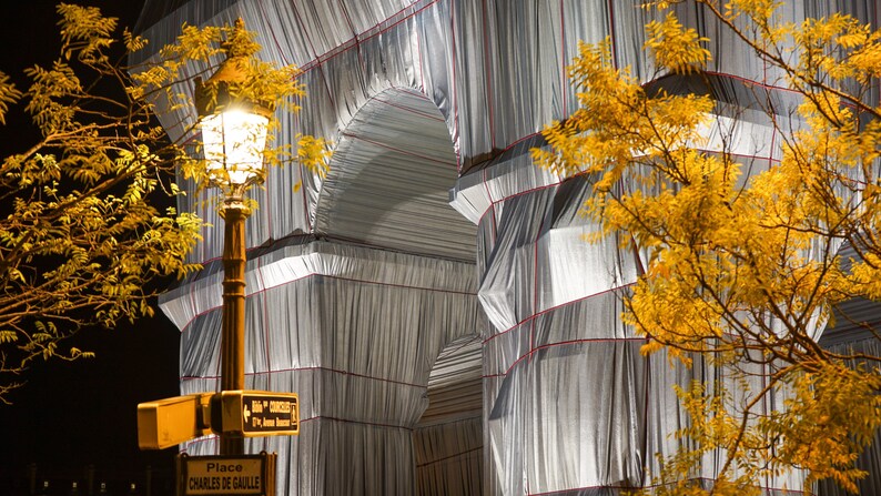 Photo Arch of Triumf wrapped by Christo Paris France Panoramic f Photo Arch of Triumf wrapped by Christo Paris France Panoramic f