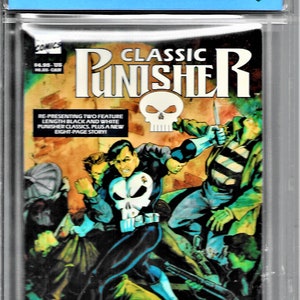 Puede incluir: Una portada de cómic con el Punisher, un superhéroe conocido por su logotipo de calavera y su justicia vigilante. El arte de la portada representa al Punisher con un traje negro y azul, sosteniendo un arma de fuego y luchando contra varios criminales. El texto de la portada dice "Classic Punisher #1" y "Re-presenting two feature length black and white Punisher classics, plus a new eight-page story!"