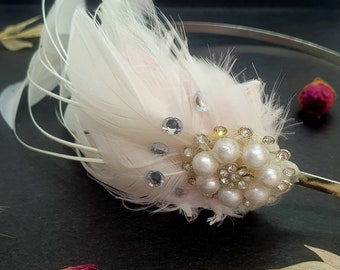 Bridal Fascinator. Feather Fascinator.  Wedding Hair Accessory. Bridal Hair Accessory. White Feather Fascinator