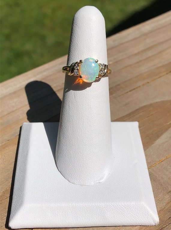 Vintage 14kt yellow gold oval white opal and diamo