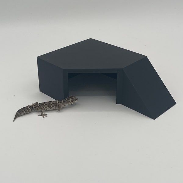 3D printed small reptile or invert corner hide. Perfect for smaller reptiles or insects. 3 Colors to choose from: Black, Brown or White.