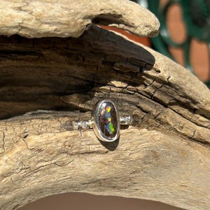 Sterling Silber Boulder Opal Ring mit Weißer Topas - Größe 6 3/4