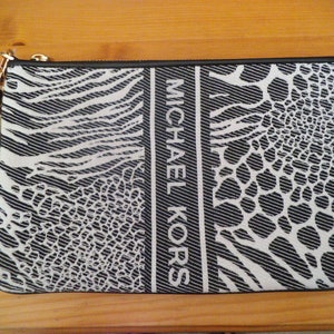 MK Bolso de mano grande con cremallera.