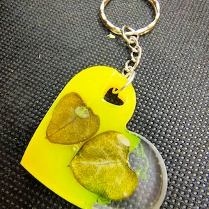Heart shaped leafs in resin