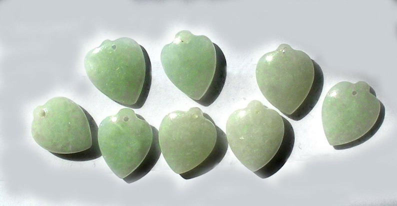 Natural Jadeite Hearts / Drilled / High Polish Pastel Green / Vintage Stones / 6 pcs. / Jewelry Components bild 2