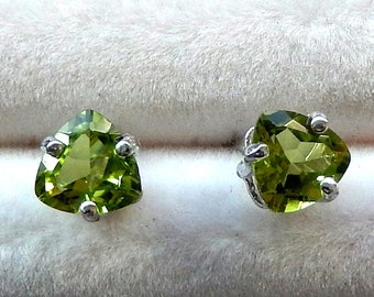 Vintage Peridot Faceted Trillion Shaped Stones / 6x6 mm / 925 Sterling Setting / Earrings Pierced