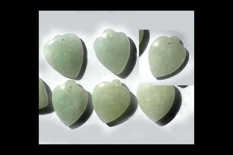 Natural Jadeite Hearts / Drilled / High Polish Pastel Green / Vintage Stones / 6 pcs. / Jewelry Components bild 3