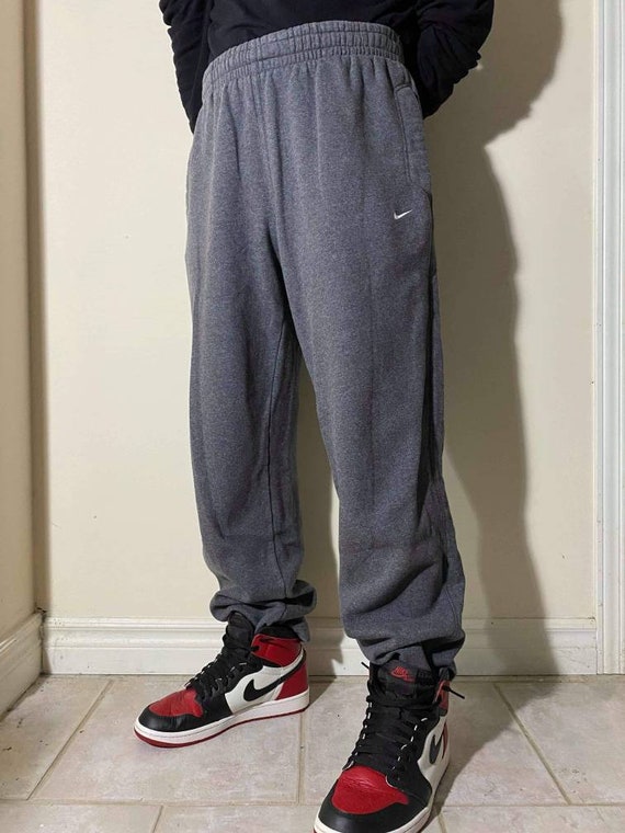 dark gray nike sweatpants