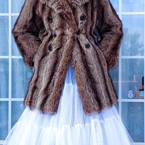 Authentic Vintage Fur Coat. Luminous Luxurious Fur Coat. Long 1970 Silk Lined Winter Fur Coat. Victor Sacks Vintage Fur Coat. Christmas Gift image 8