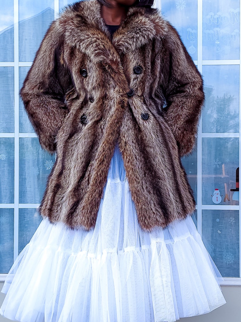 Authentic Vintage Fur Coat. Luminous Luxurious Fur Coat. Long 1970 Silk Lined Winter Fur Coat. Victor Sacks Vintage Fur Coat. Christmas Gift image 8